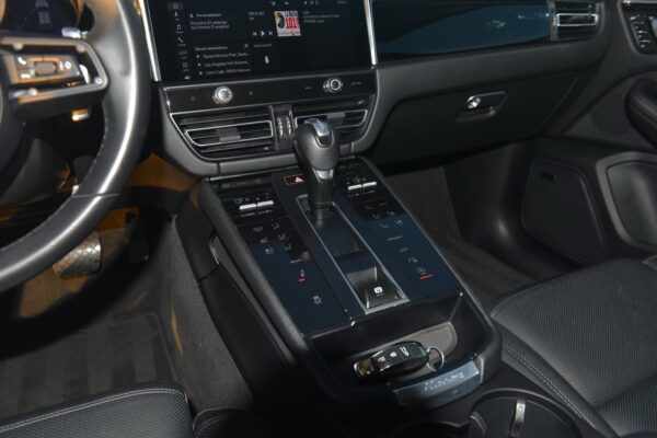 Porshe Taycan 2023 - Image 4